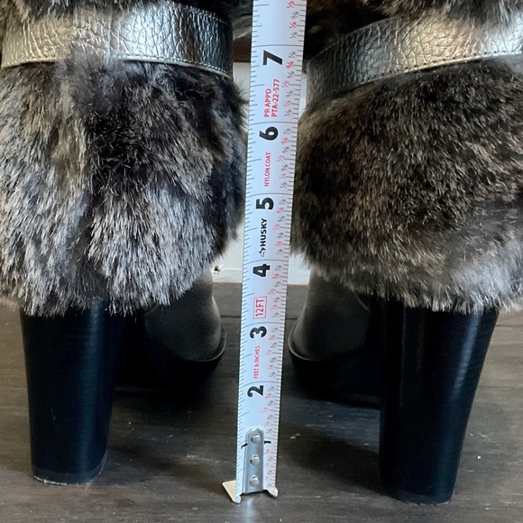 MICHAEL KORS CARLIE METALLIC GUN METAL SLIP ON FAUX FUR LEATHER HIGH HEELS SZ 8 - Picture 9 of 16